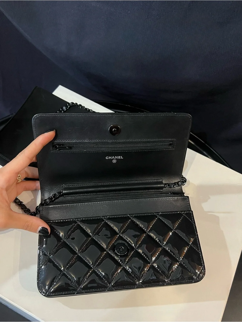 CHANEL WALLET ON CHAIN - VERNIS NOIR